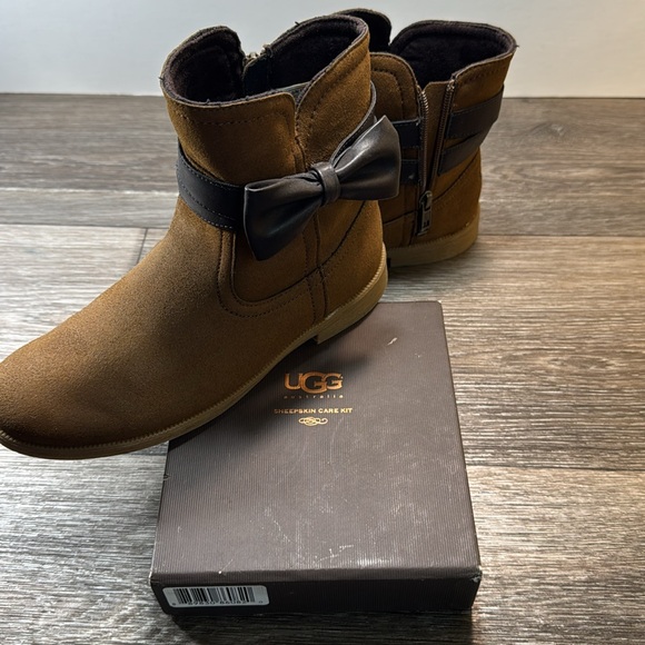 UGG Other - Ugg Brown Ankle Boots with Bow Detail size 36